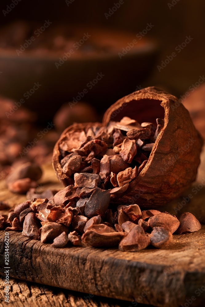 Fototapeta premium Cracked Cocoa Bean with Raw Nibs on Rustic Wood