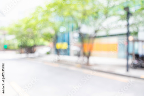 Foto Abstract blurred modern urban avenue background with green trees and colorful bu