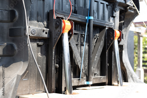Hydraulic lifting system for small trucks.