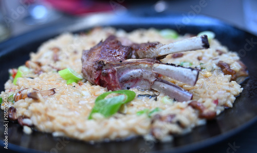 Lammkotelett mit Risotto und Pfifferlinge in Düsseldorfer Restaurant
