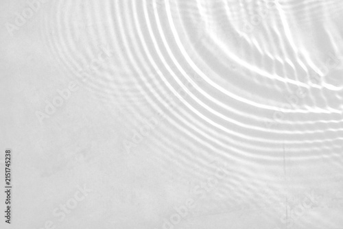Obraz na plátne Monochrome water ripple texture with circular liquid wave pattern