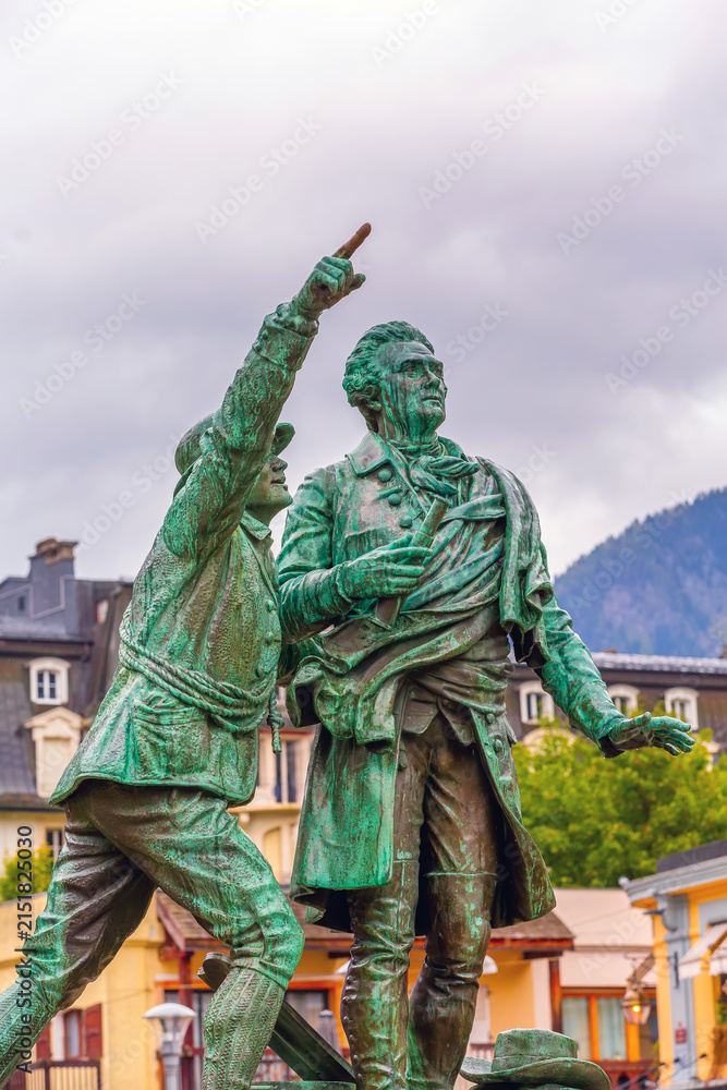 Obraz premium statue of Balmat and Saussure, Chamonix, France