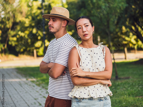 Cuadro en lienzo Emotional couple having a heated disagreement while standing on a pathway surrounded by green trees