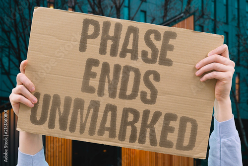 Quadro su tela "Phase ends unmarked" Life chapters conclude without a clear final moment