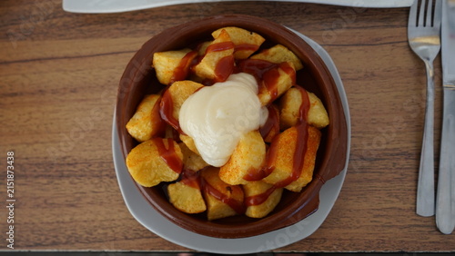 Patatas bravas, Kartoffeln in Öl gebraten, spanische Spezialität