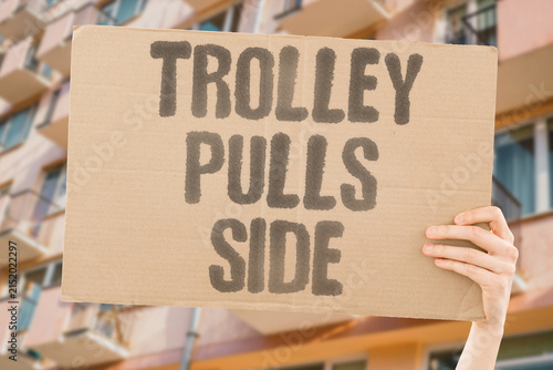 Cuadro en lienzo "Trolley pulls side" A faulty shopping cart makes the trip physical work