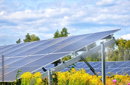 Foto Photovoltaic modules, solar panels for generating renewable energy in the field