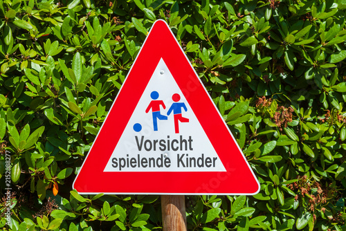 Schild Vorsicht spielende Kinder, Deutschland