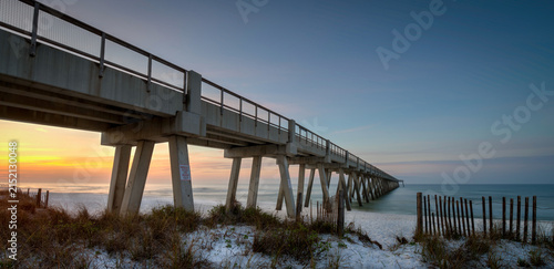 Obraz na plátně The Navarre Beach Fishing Pier, record-holding fishing pier, Navarre, Florida