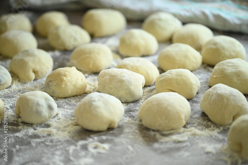 Fotografía Preparation of homemade yeast dumplings on a rustic wooden table, filled yeast d