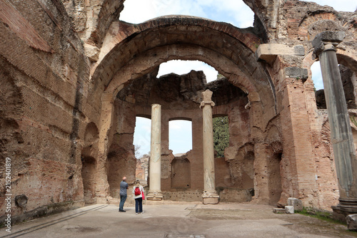 Foto Antiche rovine romane del Frigidarium all'interno delle Grandi Terme di Villa Ad