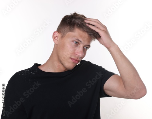 Foto Young man suffering from dandruff on white background