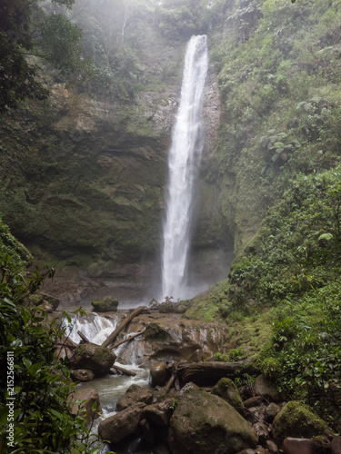 Catarata Kamakiri Monrañas de Costa Rica