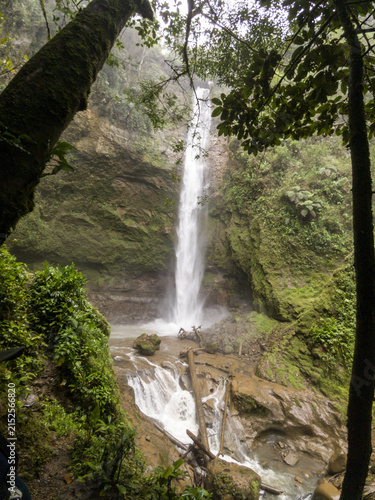 Catarata Kamakiri Monrañas de Costa Rica