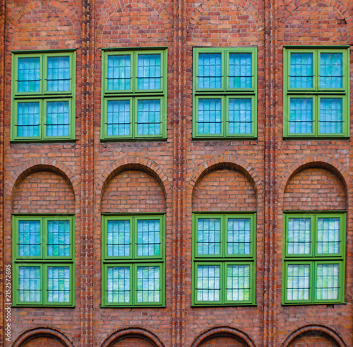 Canvastavla Close up of green windows on a brick wall, Gdansk, Poland