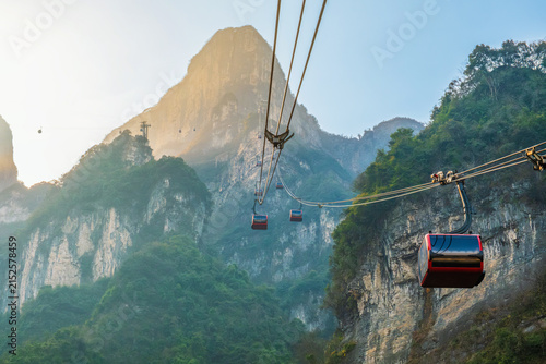 Canvas Print Cable car travel above limestone peaks of Tianmen Mountain in Zhangjiajie, Hunan, China