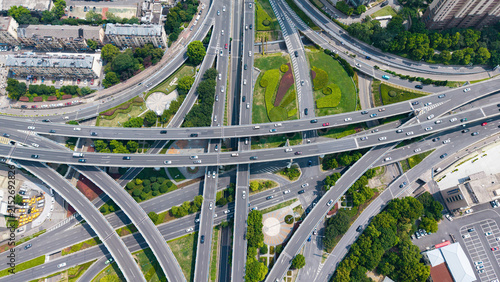 Cuadro en lienzo Top‑down aerial shot of complex multi‑level urban highway interchange