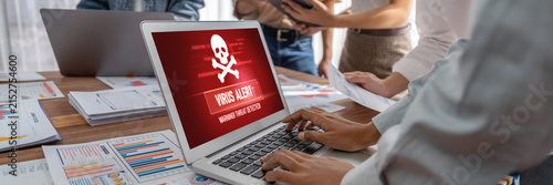 Konstfotografi Virus warning alert on computer screen detected brisk cyber threat , hacker, com