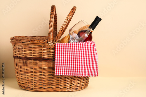 Rattan picnic basket with b...