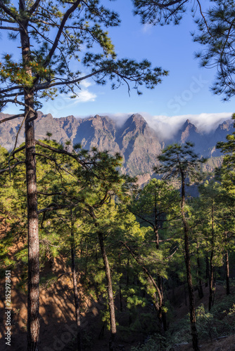 View onto the Caldera de Taburiente from the hike from Mirador La Cumbrecita to Mirador Lomo de las Chozas on La Palma, Canary Islands, Spain.