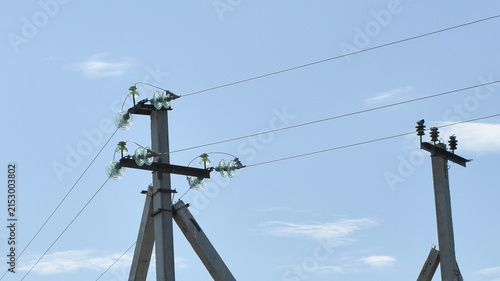 Foto Electricity transmission line concrete utility poles with electrical wires, glas