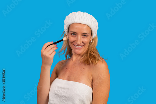 Canvastavla Woman applying cosmetic blush using makeup brush