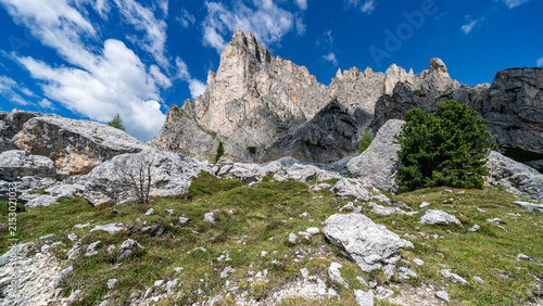 Картината върху платно Scenic mountain landscape in the Dolomites of northern Italy with dramatic rocky peaks, alpine meadows and majestic mountain scenery