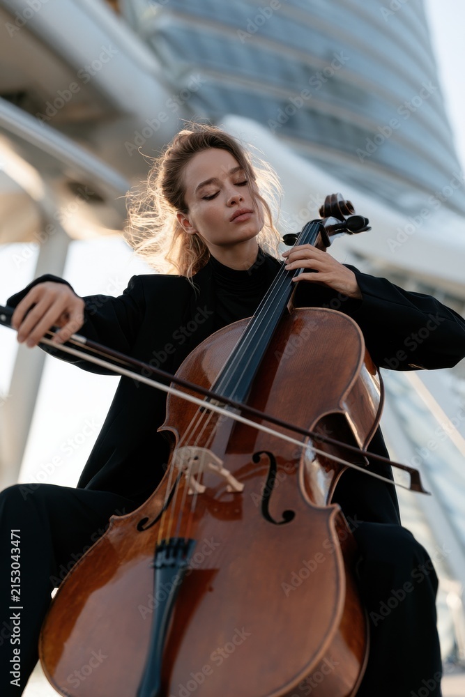Fototapeta premium Elegant Cellist in Modern Space
