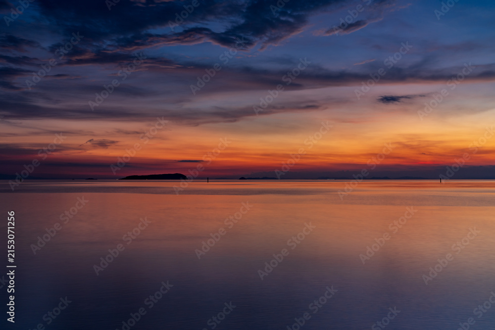Obraz premium Twilight seascape with a delicate sky gradient at Ariake Beach in Kagawa Prefecture, Japan.