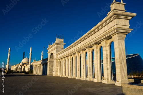 Cuadro en lienzo White marble colonnade in Astana