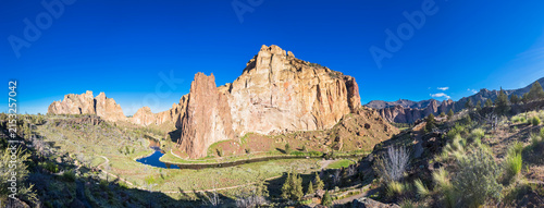 USA, Oregon, Deschutes County, Smith Rock State Park at Crooked River, Smith Rock