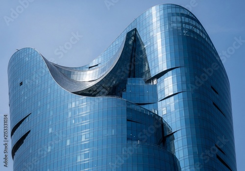 Azure Ascendancy: A Sculpted Skyscraper Bathed in Noon's Brilliance