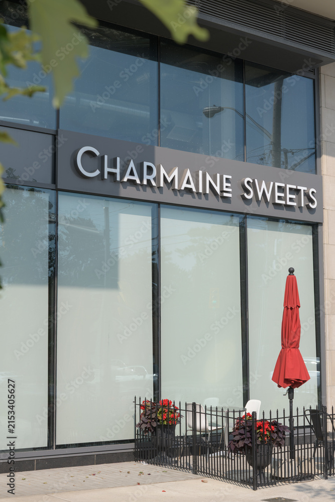 Fototapeta premium patio seating outside Charmaine Sweets, a bakery, located at 939 Eglinton Av E, East York, Toronto