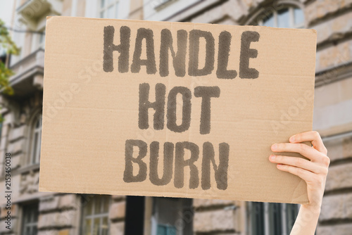 Quadro su tela "Handle Hot Burn" The pan handle gets hot and burns your hand when touched