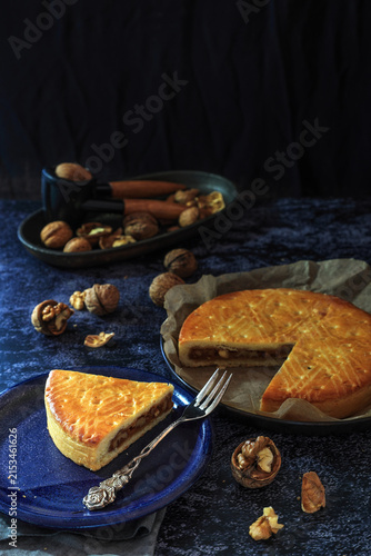 Foto Swiss confectionery specialty from Grisons Engadine  - the Buendner Torte in dar