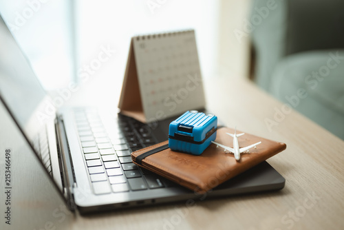 Foto travel planning booking with calendar suitcase; a and prepared for a booked journey