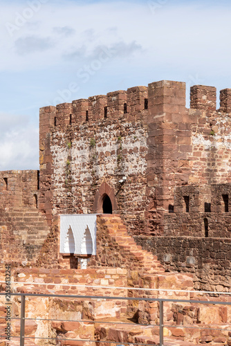 Konstfotografi View of the castle walls in the ancient town of Silves in the Algarve, Portugal