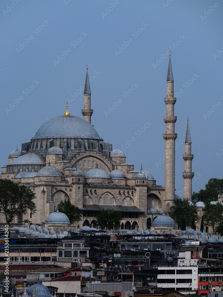 Obraz premium Traditional Ottoman mosque in the heart of Istanbul