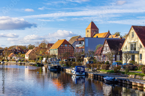 Blick auf die Pfarrkirche St. Marien in der Stadt Plau am See