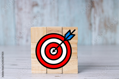 Konstfotografi Strategic approach and achievement of business or personal goals; target icon on wooden cubes