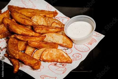 Bild auf Leinwand Crispy Potato Wedges with Ranch Dipping Sauce