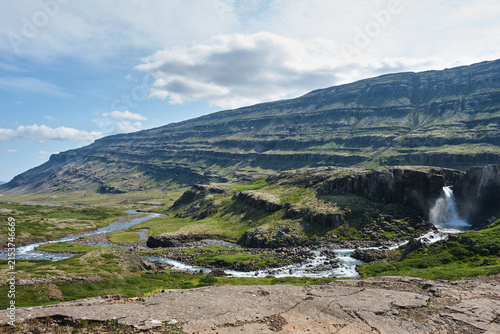 Foto waterfall in the oxi road of iceland