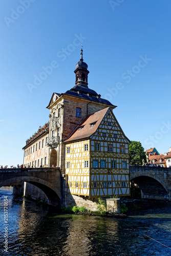 Foto Iconic Altes Rathaus Old Town Hall Standing on the Regnitz River Bridge in Bambe