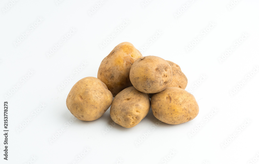 Fototapeta premium Small pile of fresh raw brown baby potatoes isolated on white background