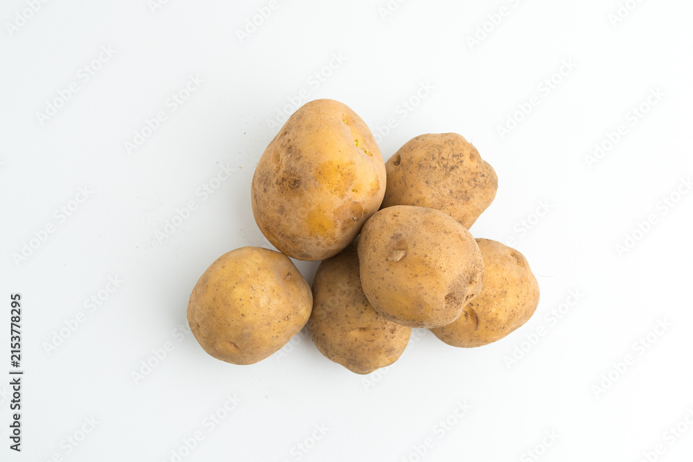 Fototapeta premium Small pile of fresh raw brown baby potatoes isolated on white background