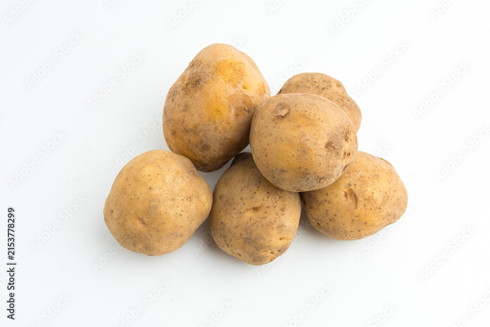 Fototapeta premium Small pile of fresh raw brown baby potatoes isolated on white background