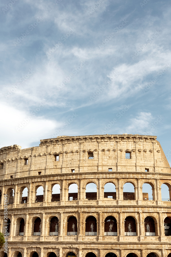 Naklejka premium Colosseum Under Roman Blue Sky