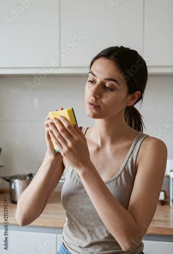 Young woman holding a yello...