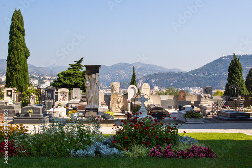 Quadro su tela Flower beds and funerary monuments, Cimetière du Château, Nice, France