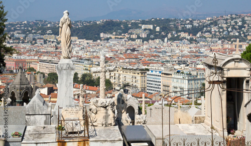Foto Funerary monuments overlooking central Nice, Cimetière du Château